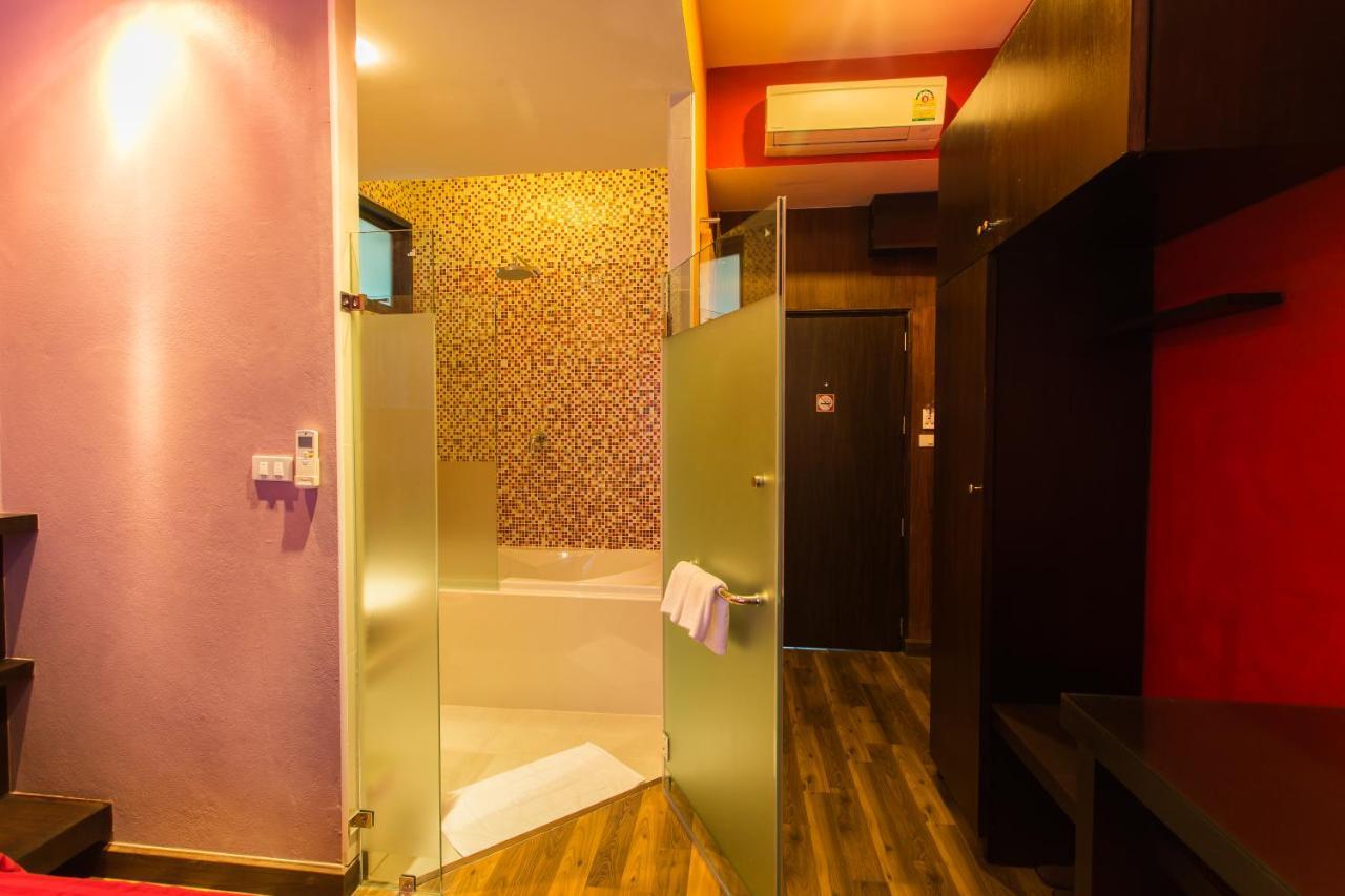 Third Rock Hostel Bangkok Luaran gambar