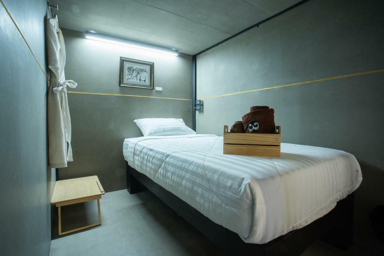 Third Rock Hostel Bangkok Luaran gambar