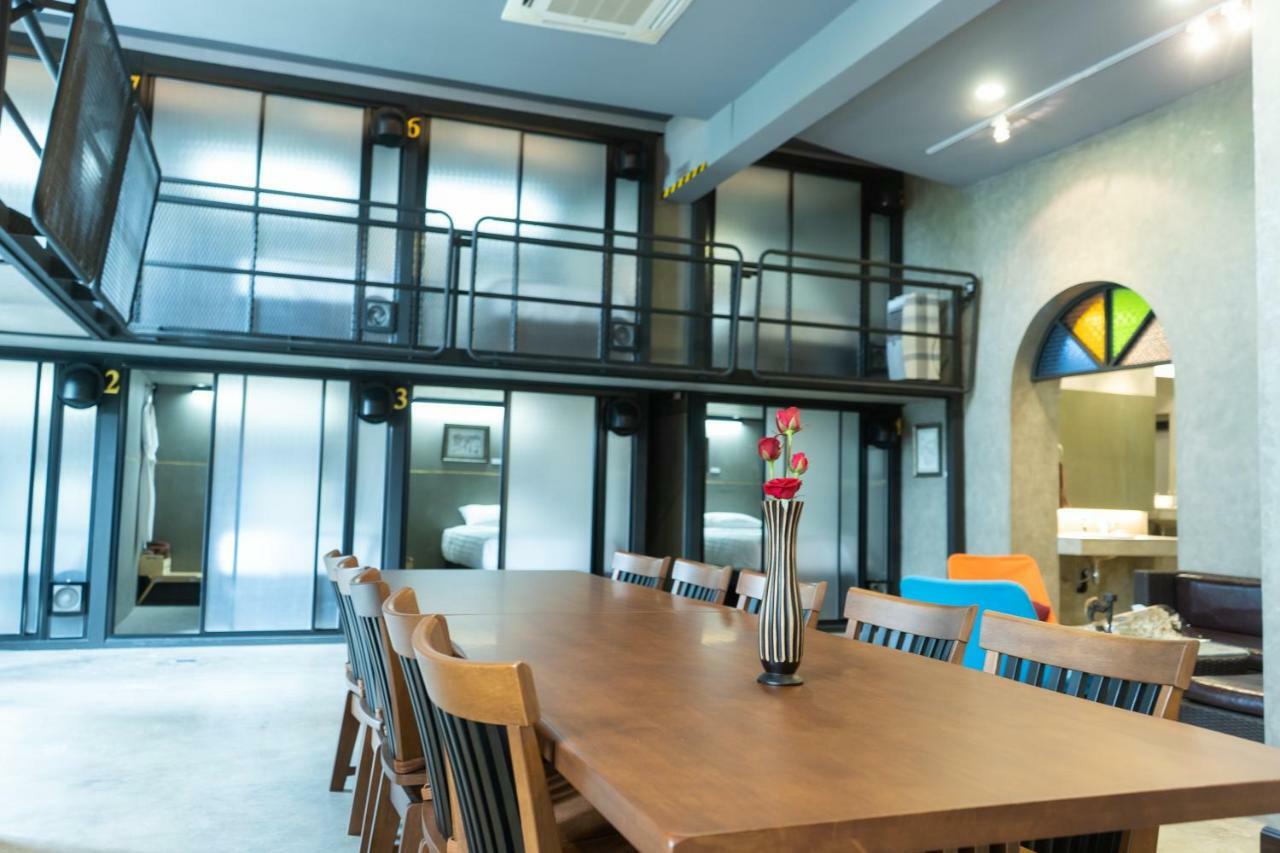 Third Rock Hostel Bangkok Luaran gambar