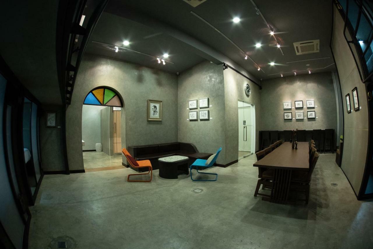 Third Rock Hostel Bangkok Luaran gambar