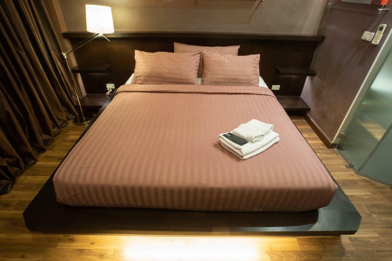 Third Rock Hostel Bangkok Luaran gambar