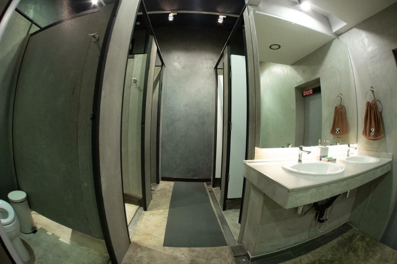 Third Rock Hostel Bangkok Luaran gambar