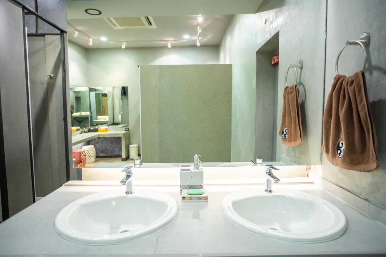 Third Rock Hostel Bangkok Luaran gambar
